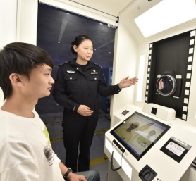 全國首臺 | 公安綜合服務(wù)自助機(jī)上線 身份證、交管、出入境業(yè)務(wù)一機(jī)通辦